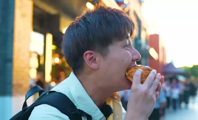 見Jarvis食得咁滋味，好想食埋一份。