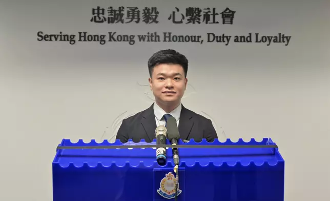 警方深水埗警區重案組高級督察梁偉軒向傳媒簡報案情。