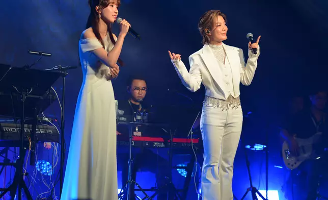 龍婷邀請了來自澳門的甄敏芳Jenny 和她合唱一曲《郵差》