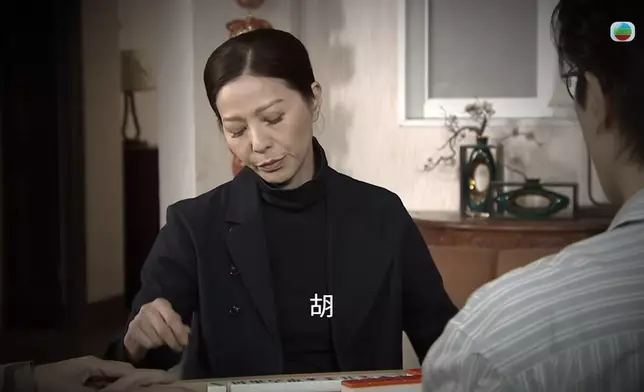 變蠢前嘅熊尚善打麻雀個樣氣勢逼人。