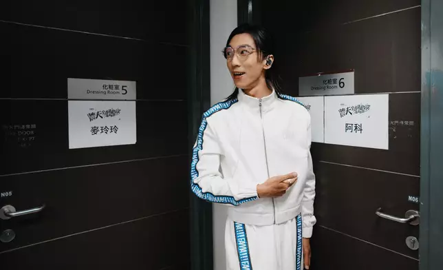 農夫正式宣布兌現承諾，移師澳門威尼斯人綜藝館舉行澳門站演出