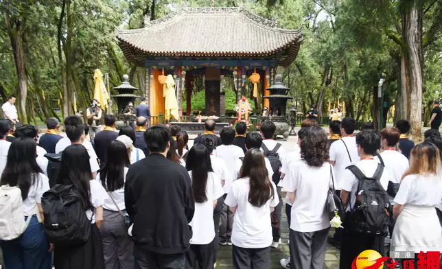 香港理工大學愛國主義教育研習營師生拜謁黃帝陵。文匯報圖片