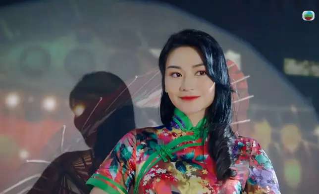 Carman呢個Look真係女人味大爆發。
