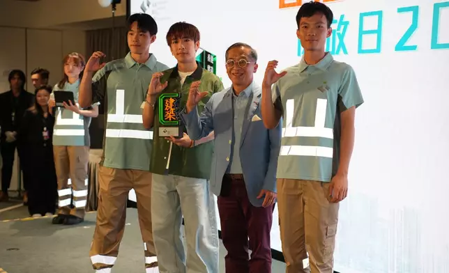 以「建造音樂C」身份與學生互動。