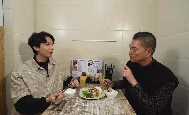 鄧達智推介給施焯日的肉餅店，共有60多款選擇。