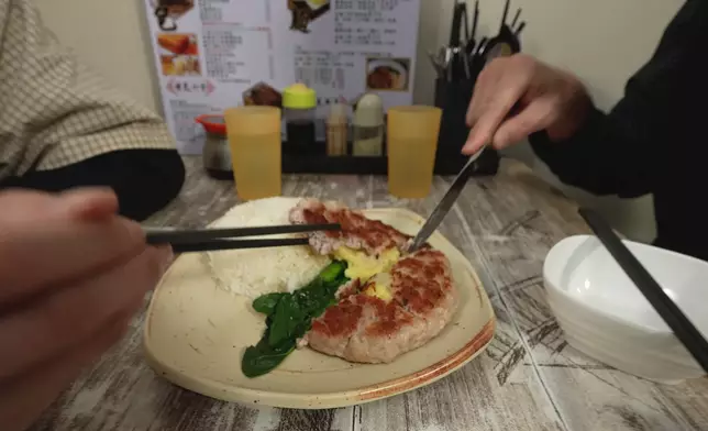 肉餅內是真材實料滿滿的榴槤肉。