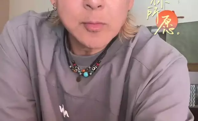 現年63歲的莫少聰以一身休閒打扮出鏡