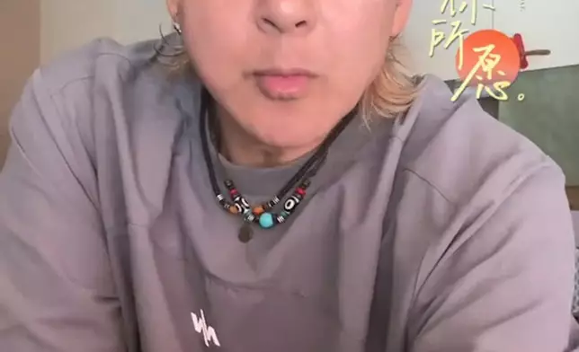 現年63歲的莫少聰以一身休閒打扮出鏡