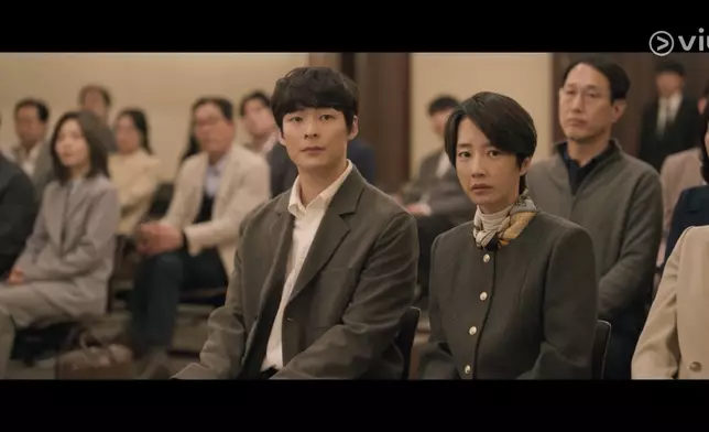 宋建熙飾車映範、郭善英飾徐志媛。Viu提供截圖