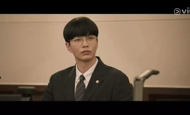 李民基客串律師一角。Viu提供截圖