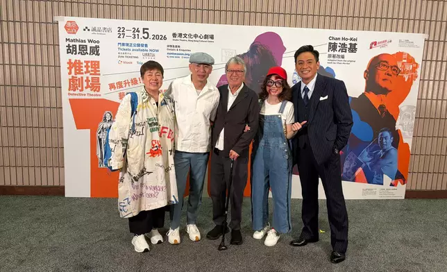 著名電影監製梁鳳英、林超賢、劉千石與演員黃安晴及鍾家誠合照。