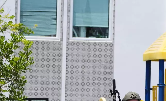 聖迭戈伊斯蘭中心外槍擊案現場，警方周一（2026年5月18日）部署警力。(美聯社圖片/Gregory Bull) AP圖片