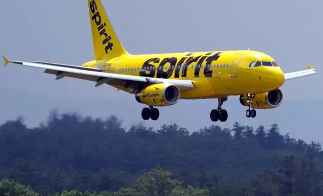 檔案圖片：一架精神航空（Spirit Airlines）空中巴士319型客機於2023年6月2日，在新罕布什爾州曼徹斯特準備降落曼徹斯特波士頓地區機場。(美聯社圖片/Charles Krupa, File) AP圖片