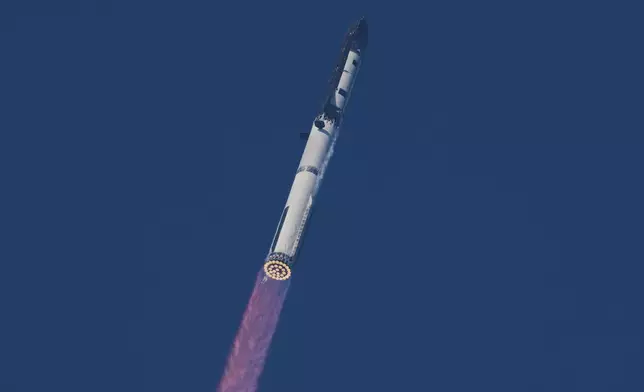 SpaceX巨型火箭「星艦」於2026年5月22日周五，在德州「星艦基地」進行試飛。(美聯社圖片/Eric Gay) AP圖片