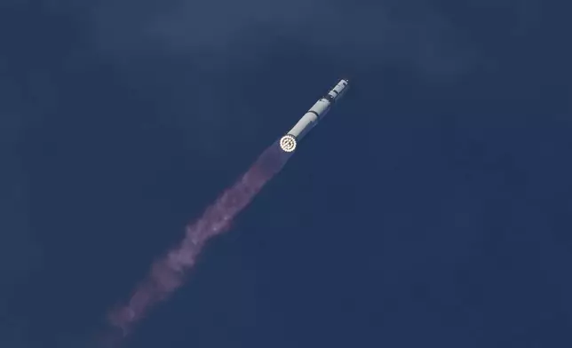 SpaceX巨型火箭「星艦」於2026年5月22日周五，在德州「星艦基地」進行試飛。(美聯社圖片/Eric Gay) AP圖片