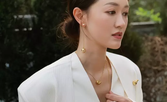 34歲的港姐張寶兒（Bowie）與袁偉豪（Benjamin）婚後育有兩子，家庭生活幸福美滿
