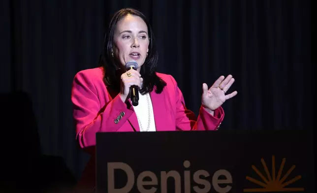 內布拉斯加州第二選區眾議院民主黨候選人丹妮絲·鮑威爾，周二（2026年5月12日）在內布拉斯加州奧馬哈的選舉之夜派對上發言。(美聯社圖片/Rebecca S. Gratz) AP圖片