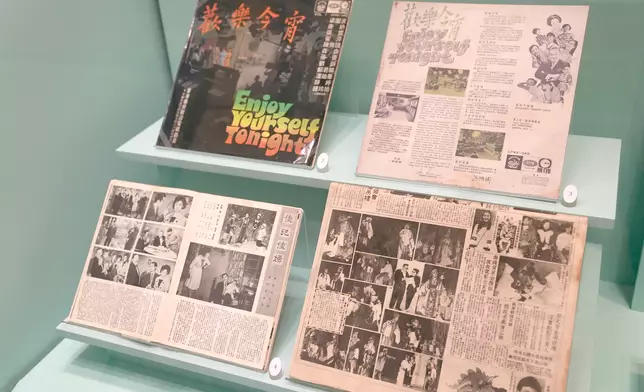 1960年代的熱門綜藝節目《歡樂今宵》黑膠唱片封套，巴士的報記者攝