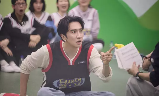 李光洙在節目中大爆劉在錫原來是他當年追李善彬的幕後軍師。Netflix官方圖片