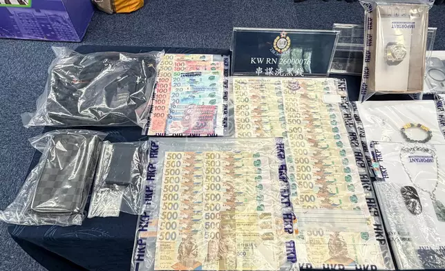 警方打擊洗黑錢活動拘捕15人，涉嫌清洗超過1.4億港元的犯罪得益。