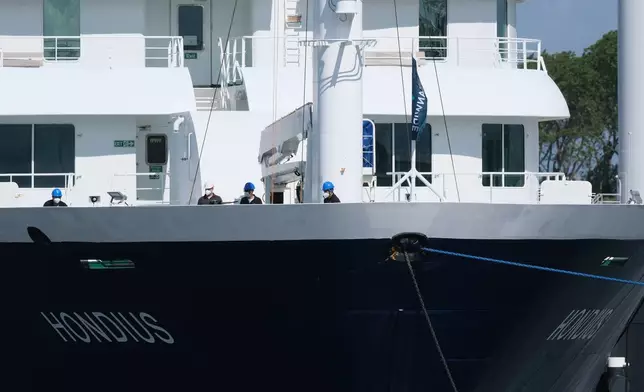 周一（2026年5月18日），「洪迪厄斯號」郵輪抵達荷蘭鹿特丹港。(美聯社圖片/Patrick Post) AP圖片