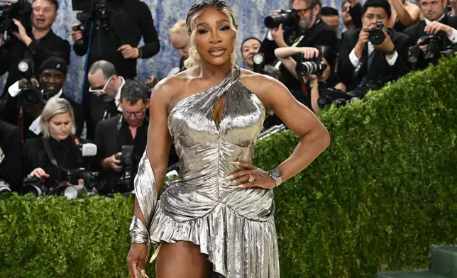 莎蓮娜威廉絲（Serena Williams）於2026年5月4日周一在紐約出席大都會藝術博物館服裝學院慈善晚會，慶祝「服裝藝術」展覽開幕。(美聯社圖片/Evan Agostini/Invision) AP圖片