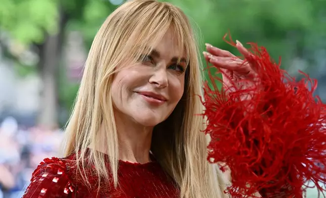 妮歌潔曼（Nicole Kidman）周一（2026年5月4日）抵達紐約大都會藝術博物館服裝學院慈善晚宴，慶祝「服裝藝術」展覽開幕。（美聯社圖片/Evan Agostini/Invision） AP圖片