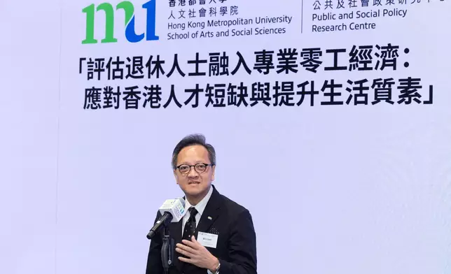 副校長（行政及機構發展）兼公共及社會政策研究中心主任鄺志良教授致辭時指，研究團隊編製了實務指引，以協助企業踏出聘用退休專才的第一步。