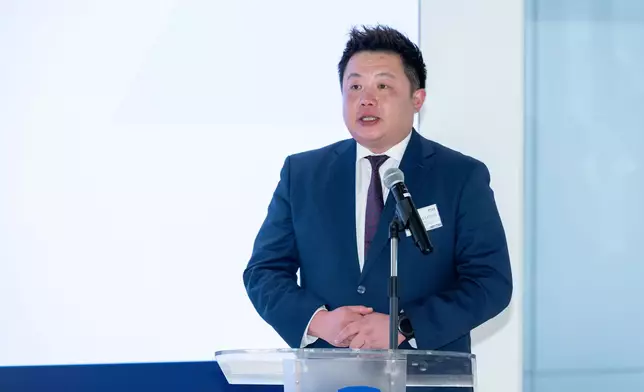 浸大代表、梁毓偉先生及香港廣州青年總會的嘉賓出席簽約儀式。