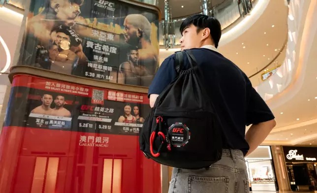 「澳門銀河」乘UFC澳門格鬥週2026同步推出一系列購物禮遇，包括購物優惠券及指定品牌折扣優惠。消費滿指定金額，更可獲贈「UFC x 『澳門銀河』」限量版健身袋。