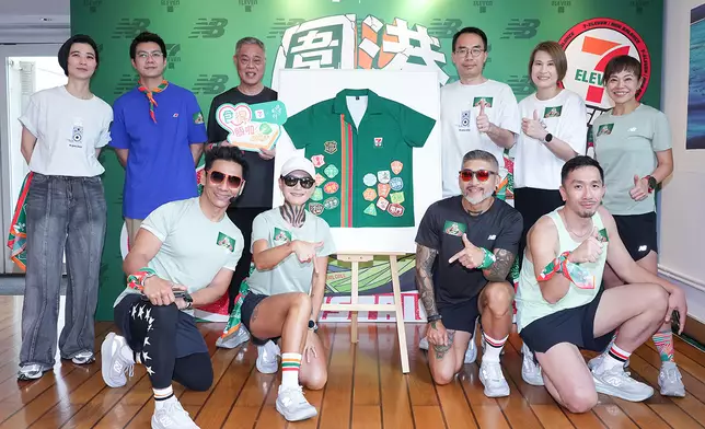 7-Eleven 代表、New Balance 代表、陳灼明 (明哥) 及一衆星級嘉賓各就各位，參與「圍港7仔跑」起步禮。