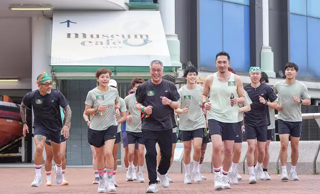 一眾星級嘉賓於維港一齊參與起步禮