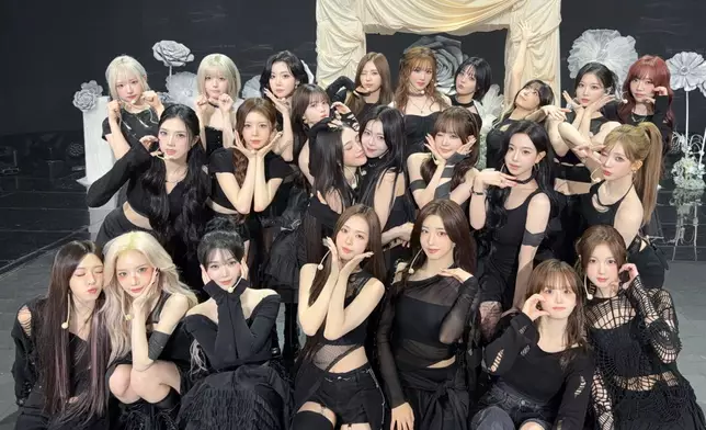 韓國24人超大型女團tripleS日前推出新專輯《ASSEMBLE26 'LOVE &amp; POP' Part.1》。tripleS官方X圖片
