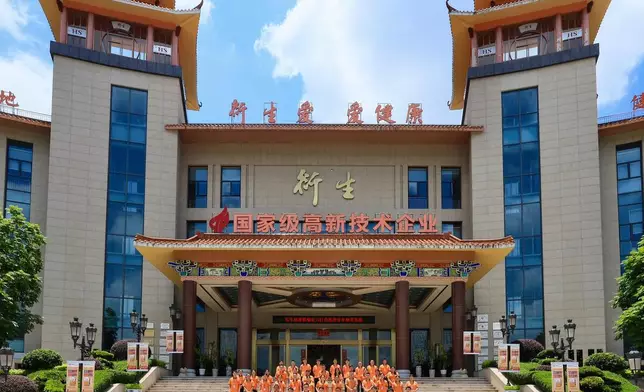 馬浚偉聯同集團主席關麗雯及團隊到訪衍生深圳公司以及雲浮公司開會，和各方的合作單位洽談及見面！