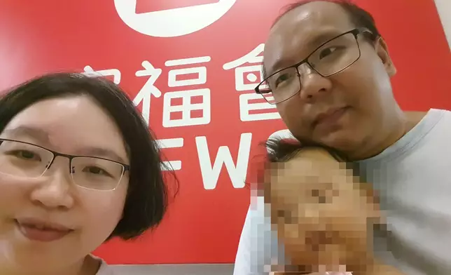 Lily的母親早前在香港家中誕下男嬰Danny，惟Danny至今已兩個月大，仍未領取出世紙。FB圖片
