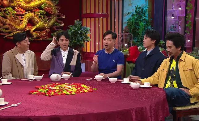 李力恒爆城中富豪秘聞，蕭正楠聽到𢱑頭勁驚訝。