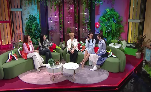 三個女人一個墟，五個女人當然雞啄唔斷。