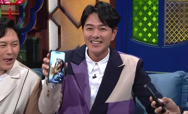 蕭正楠手提電話Wallpaper就係翠如靚相。