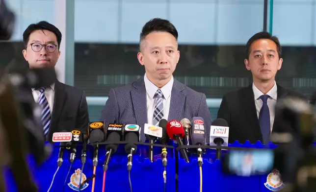 總入境事務主任（國際協作）蔡宇飛（中）
