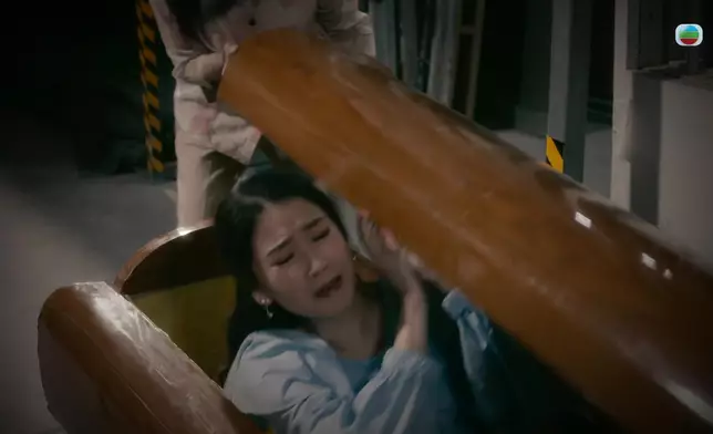 Sherman拍《香港探秘地圖》真係咩都試勻晒咁滯，無論瞓女廁、瞓棺材、被風機捲頭髮，佢都全部親身上陣兼百無禁忌，好專業。