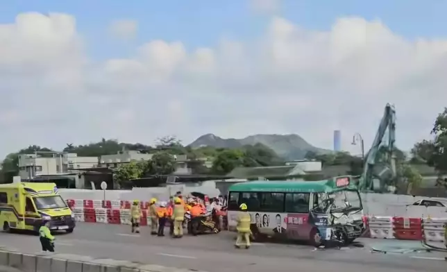 粉嶺公路往九龍方向近松柏塱星期四（6月4日）早上近8時發生三車相撞交通意外。FB圖片