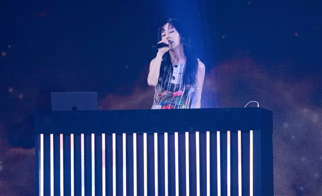 白安化身DJ ANN，帶全場進入星期八世界。