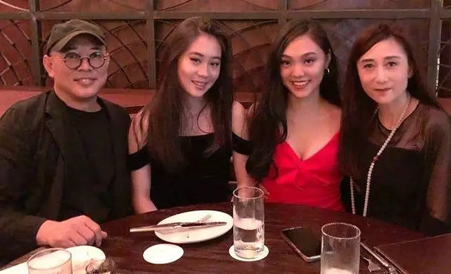 6年前一家合照流出