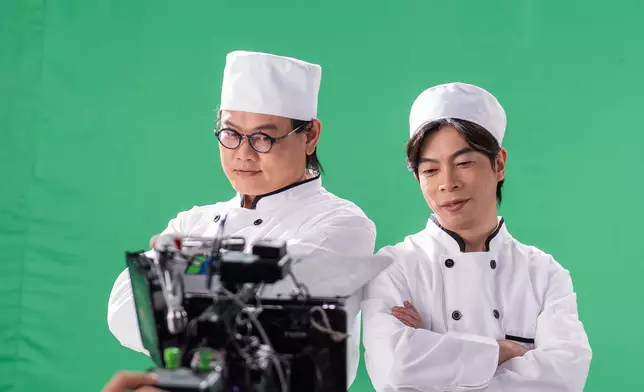 拍攝期間二人即興加搞笑對白，令現場笑聲不斷。