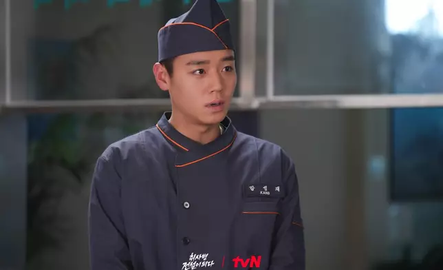 朴志訓飾演天才炊事兵「姜成宰」獲得好評。tvNDrama圖片