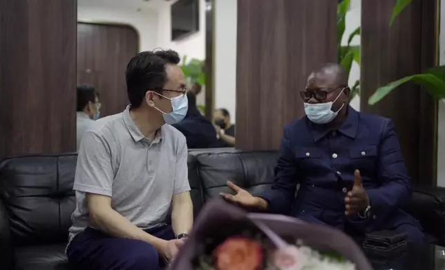 中國醫療隊援非洲伊波拉疫區 專家抵剛果民主共和國助抗疫。CCTV影片截圖