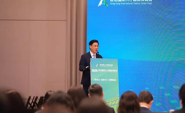 香港管理專業協會執行委員會及理事會委員、康業控股有限公司主席及行政總裁鄺正煒致辭。巴士的報記者攝