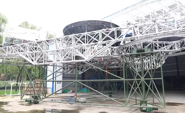 陝西省西安電子科技大學牽頭的中國「逐日」項目，在同時向多個移動目標傳輸能量方面取得突破，標誌著建造太空太陽能電站的進展。CCTV影片截圖