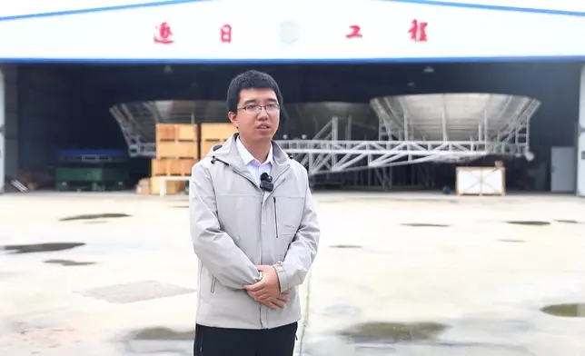 西安電子科技大學機電工程學院副教授錢思浩表示，首先需要解決的是組件對太空環境的適應性，因太空條件與地球完全不同，包括輻射暴露及極端溫度。。CCTV影片截圖