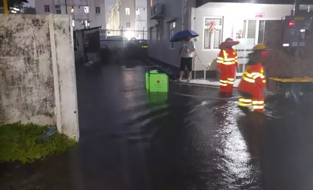 截至晚上9時，渠務署確認4宗水浸報告，已派遣緊急應變隊伍跟進。下水水FB圖片